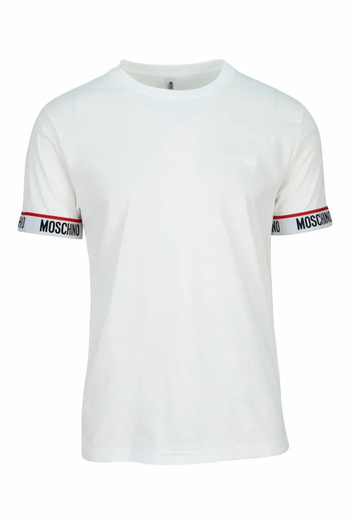 Camiseta blanca con logo blanco en mangas