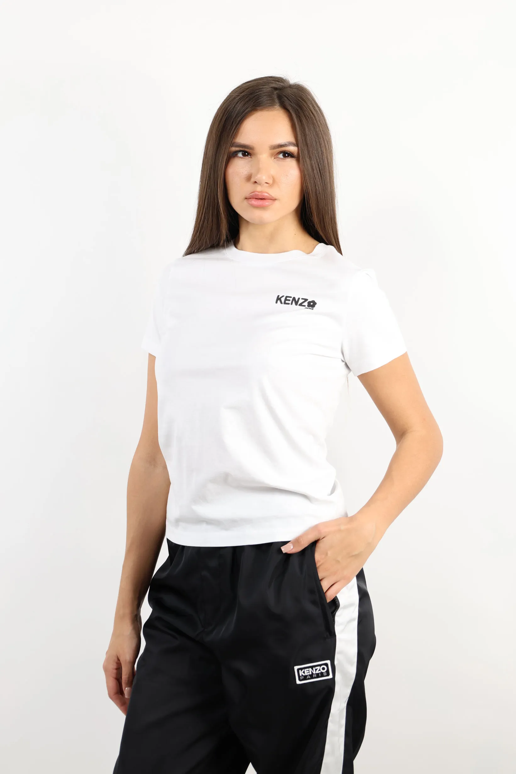 Camiseta blanca con minilogo 