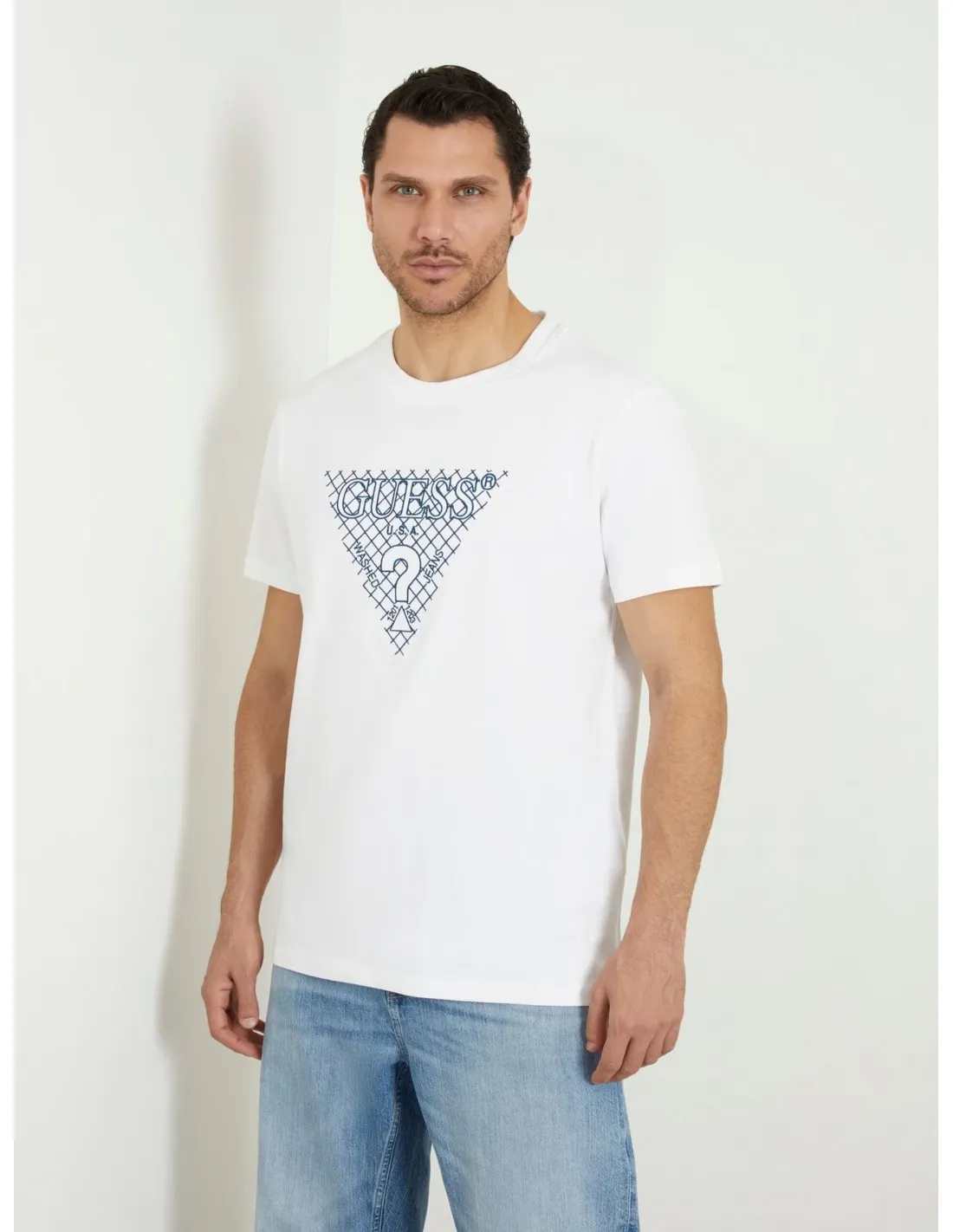 Camiseta con logotipo triángulo bordado de Guess