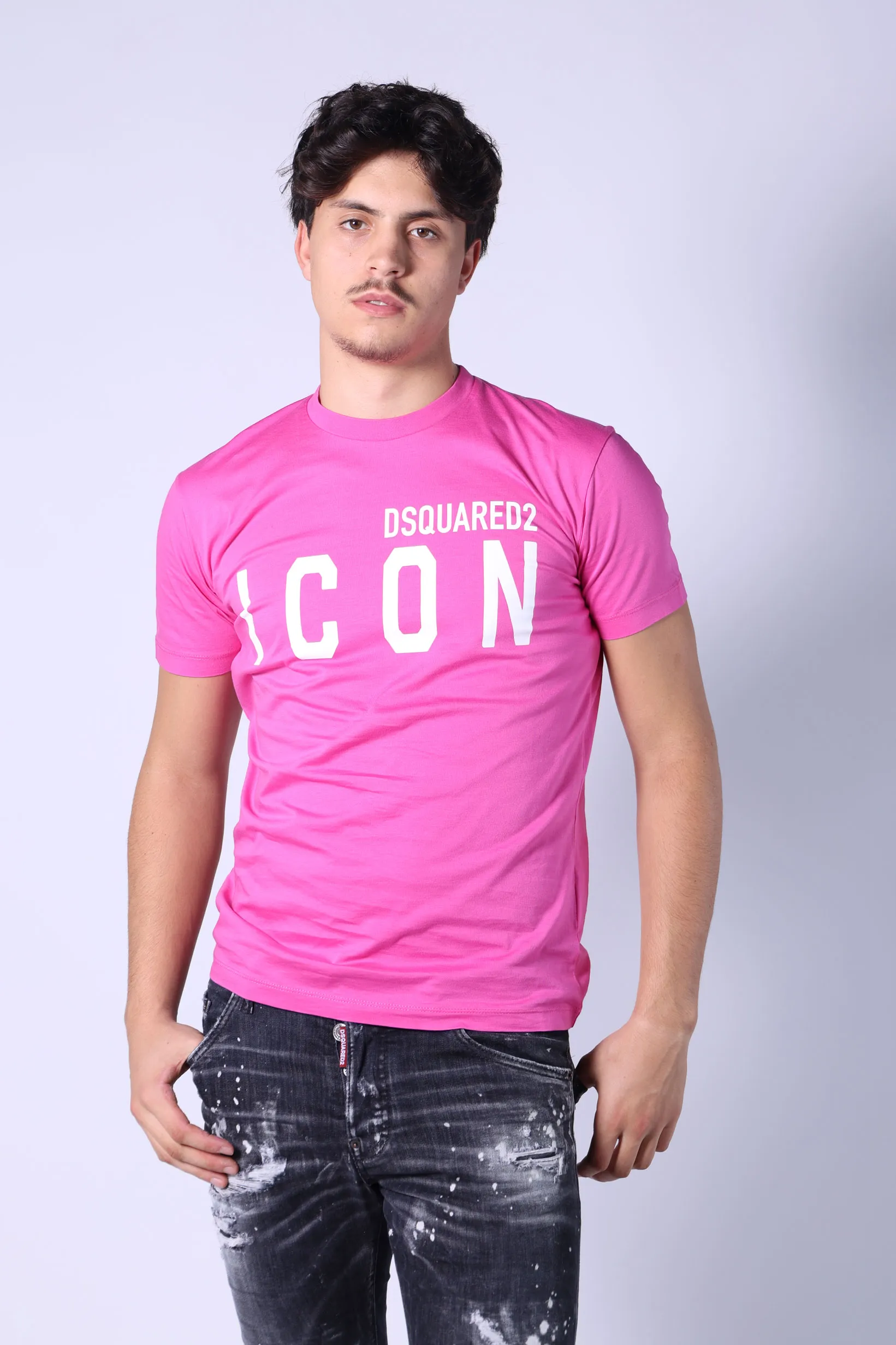 Camiseta fucsia con maxilogo 