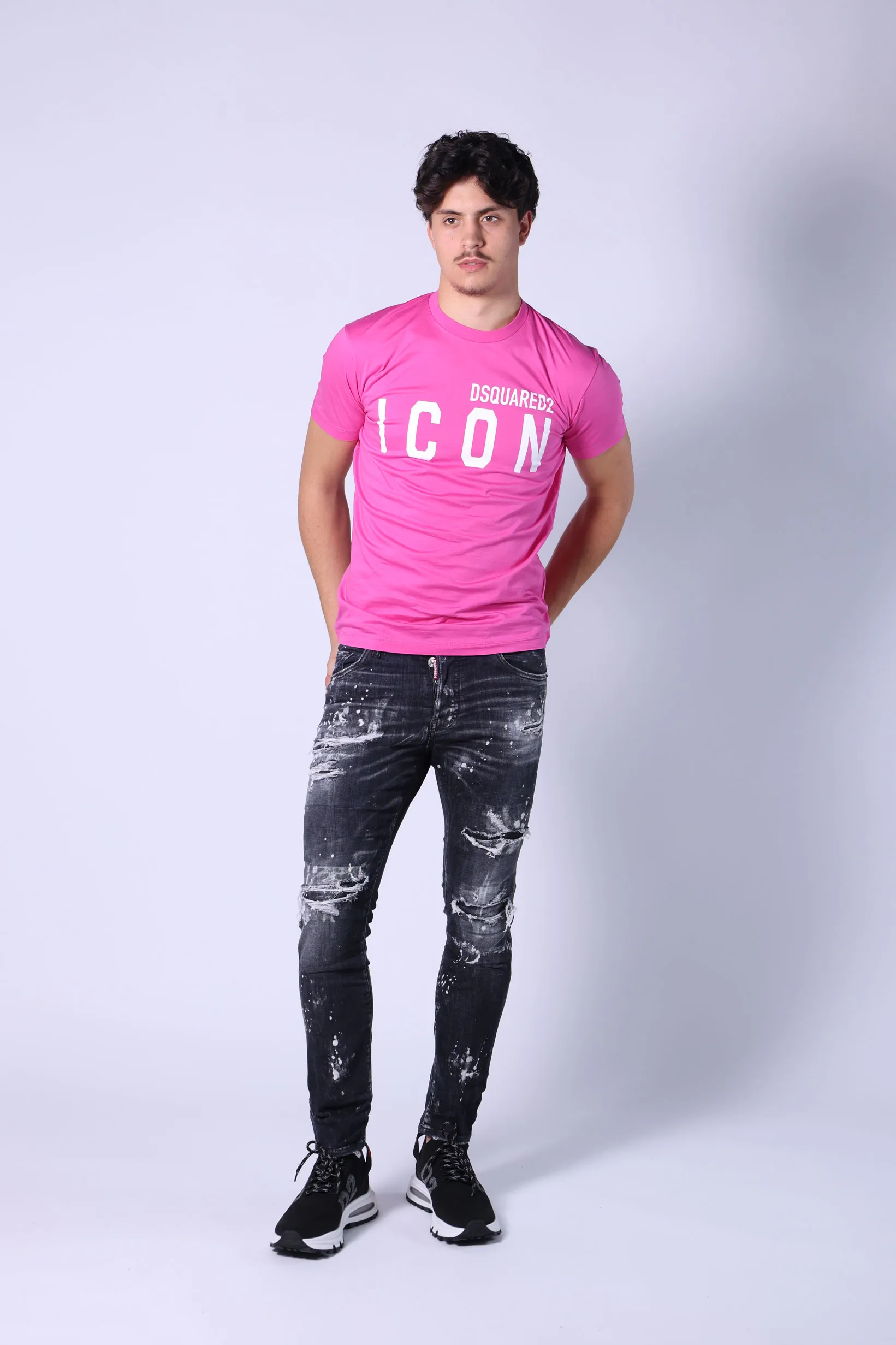 Camiseta fucsia con maxilogo 