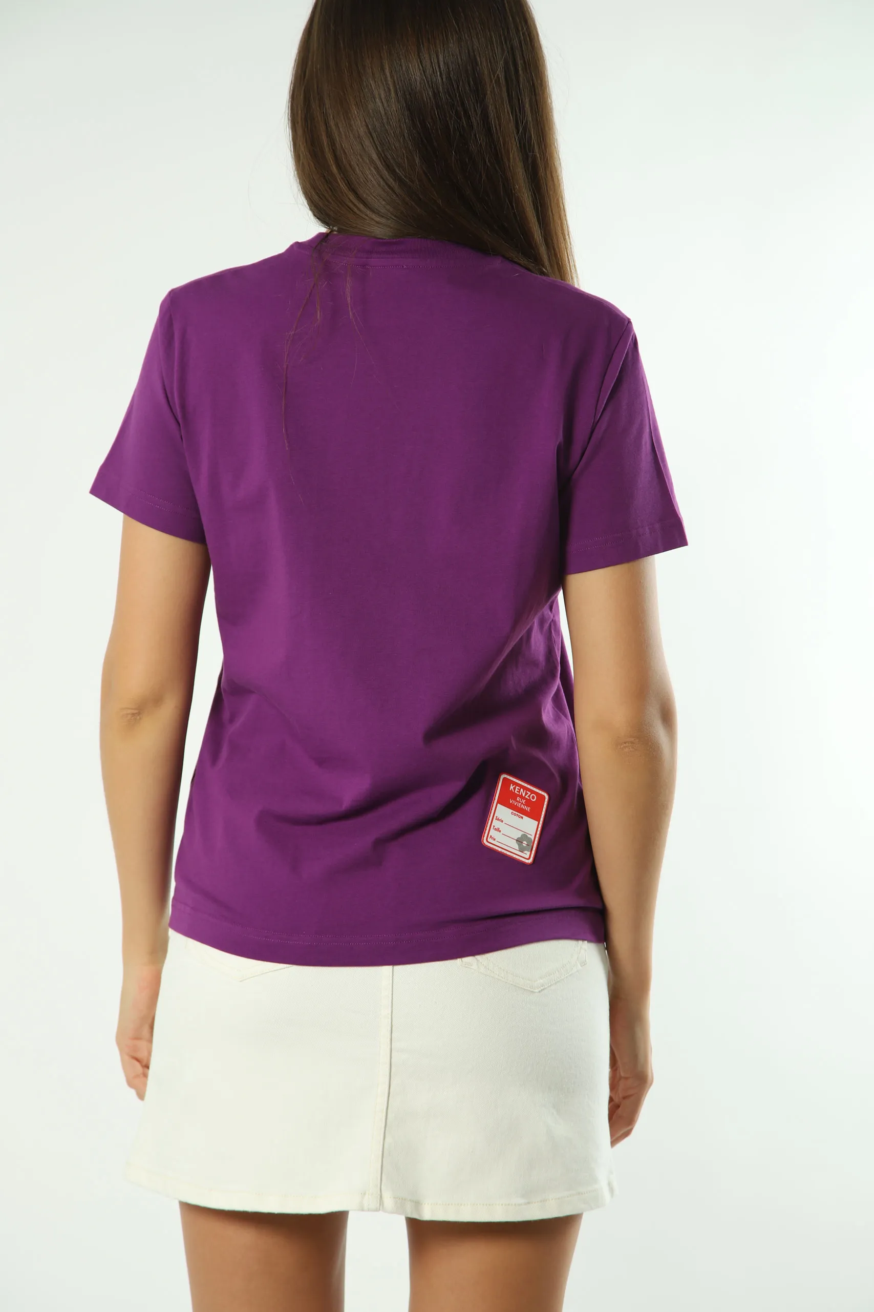 Camiseta violeta con maxilogo 