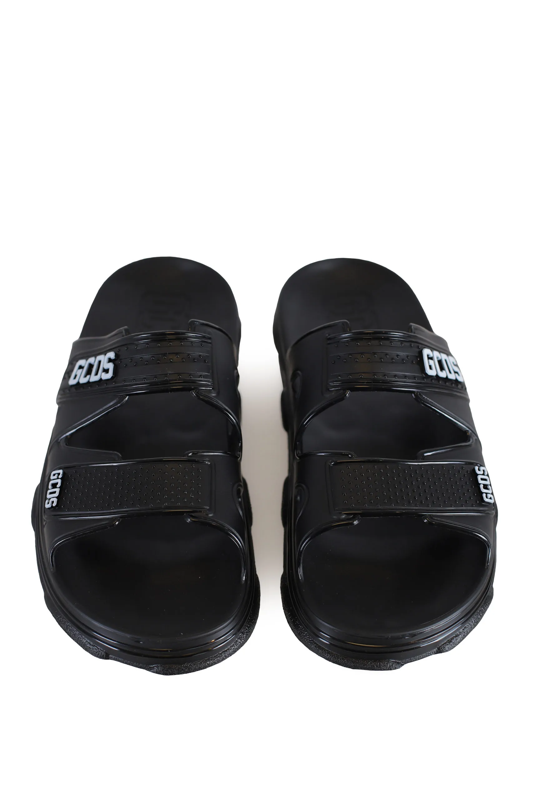 Chanclas negras de goma con logo blanco