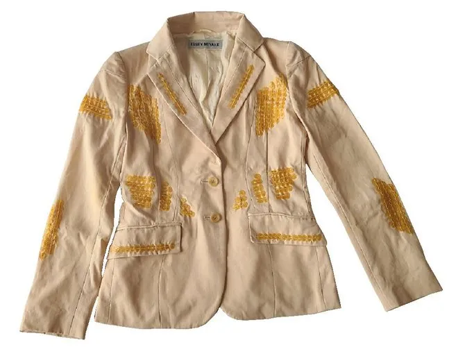 Chaqueta estilo americana con adornos de Issey Miyake Beige 