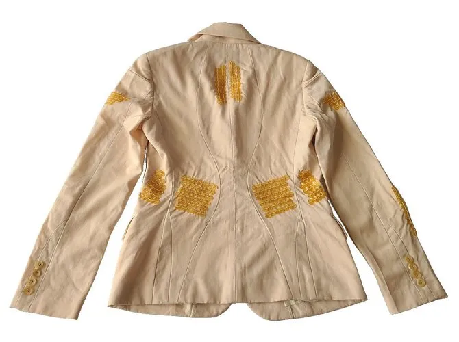 Chaqueta estilo americana con adornos de Issey Miyake Beige 