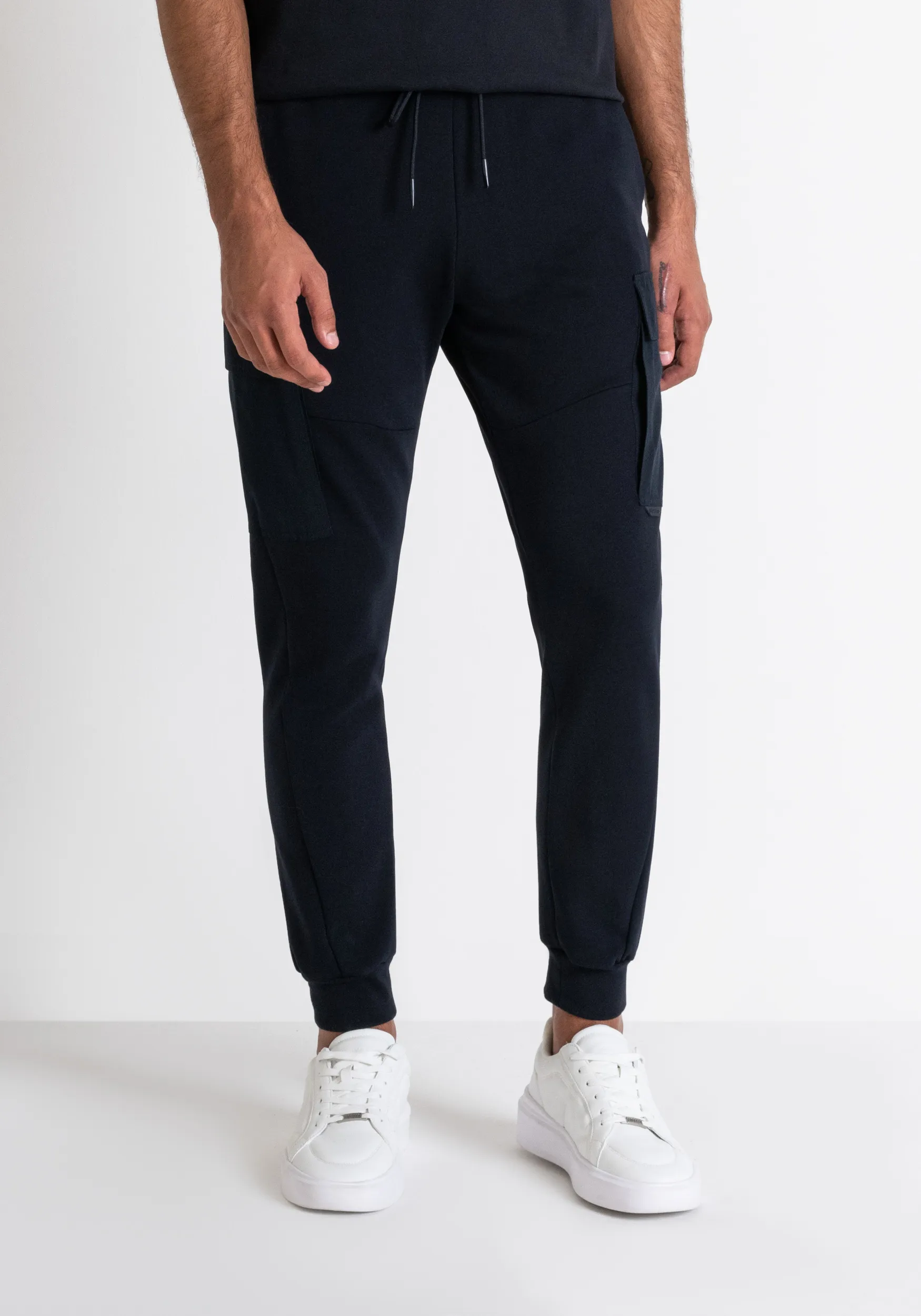 PANTALONES REGULAR FIT DE FELPA CON BOLSILLOS LATERALES DE MEZCLA DE ALGODÓN AZUL