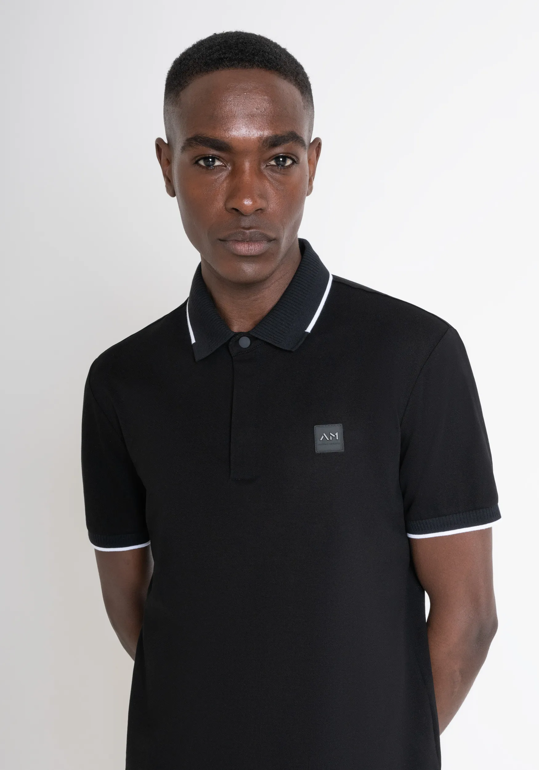 POLO REGULAR FIT DE PIQUÉ DE ALGODÓN NEGRO Y CON LOGOTIPO