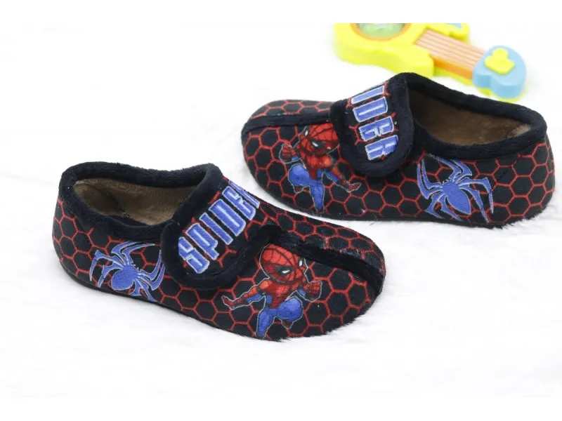 ZAPATILLA DE CASA CERRADA SPIDERMAN 10105 CHISPAS EN COLOR NEGRO